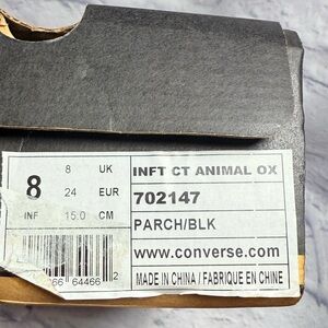 A close-up of a Converse shoebox for the INFT CT Animal OX 702147 Patch/Black model, showing the size 8 label and Converse website on the front.