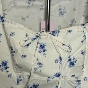 Close up of tie detail on floral crop blouse