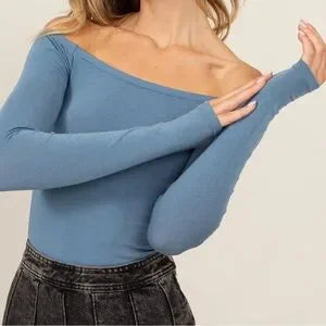 Close up of sleeve and snap closure detail